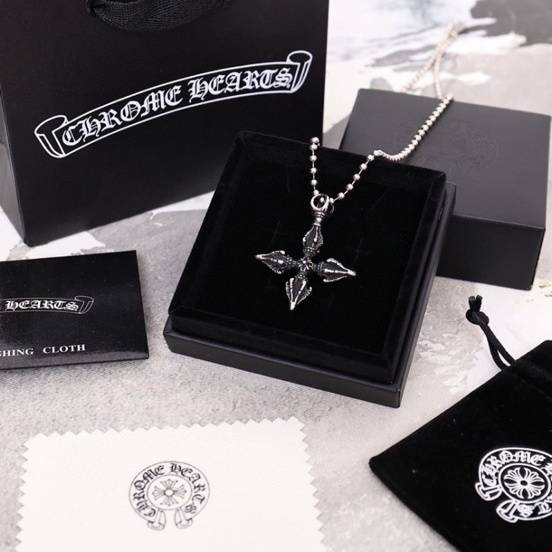 Ch**me He**ts necklaces